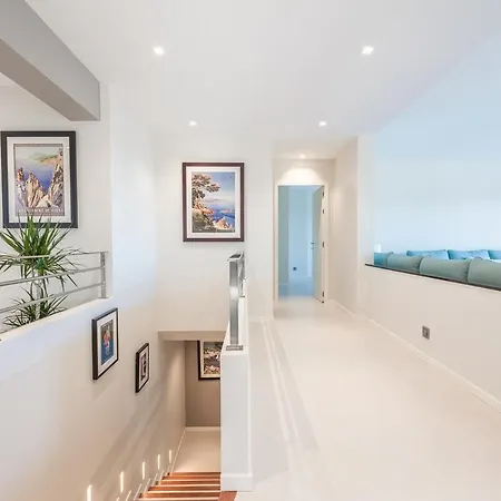 Villa Bianca 350m2, 5 Suites, Sea View Pool
