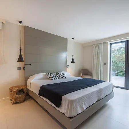 Villa Bianca 350m2, 5 Suites, Sea View Pool
