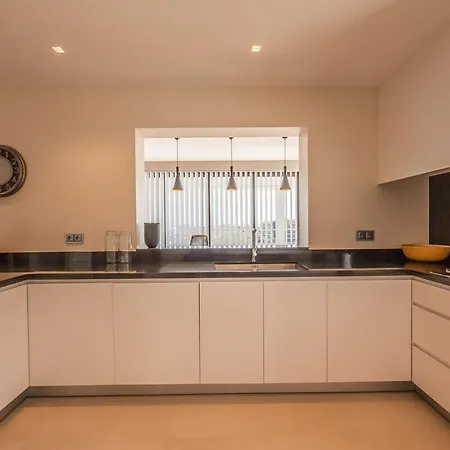 Bianca 350m2, 5 Suites, Sea View Pool * Porto-Vecchio (Corsica)